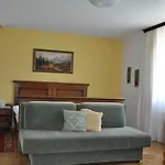 Neuwirth Apartment *