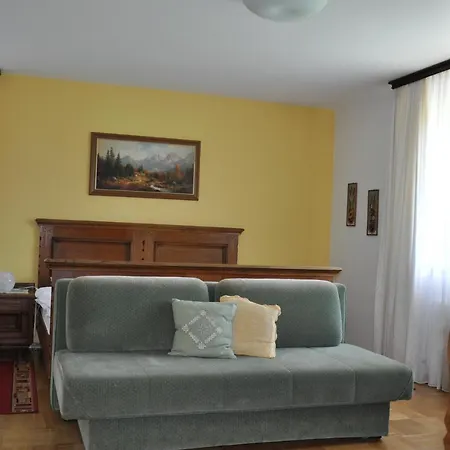 Neuwirth Apartment *