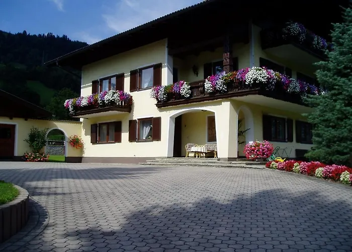 Neuwirth Apartment *